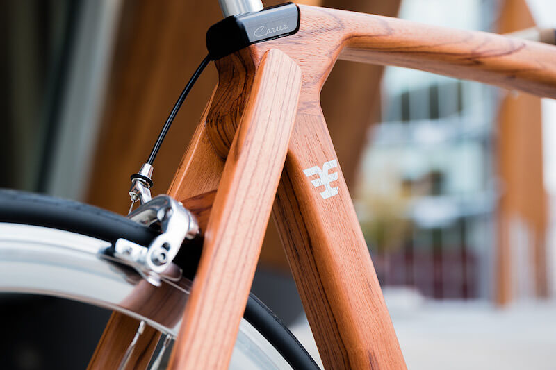 Bicicletta col telaio in legno Carrerbikes